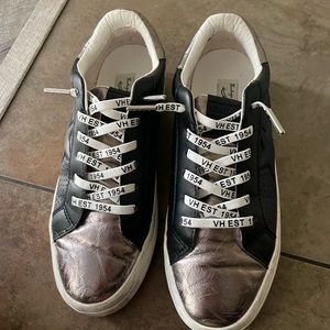 IVY TONAL SNEAKER, BLACK
Vintage Havana size 9